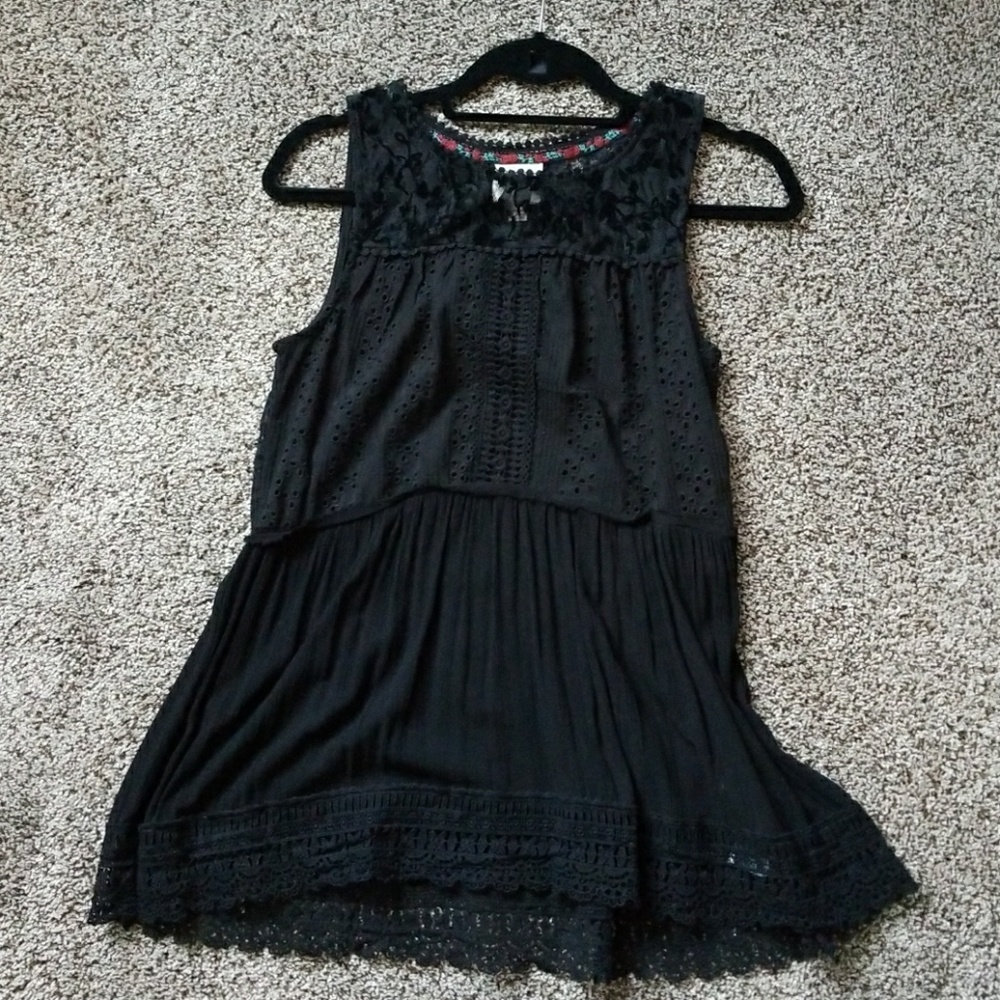 Black flowy Knox Rose tank top.